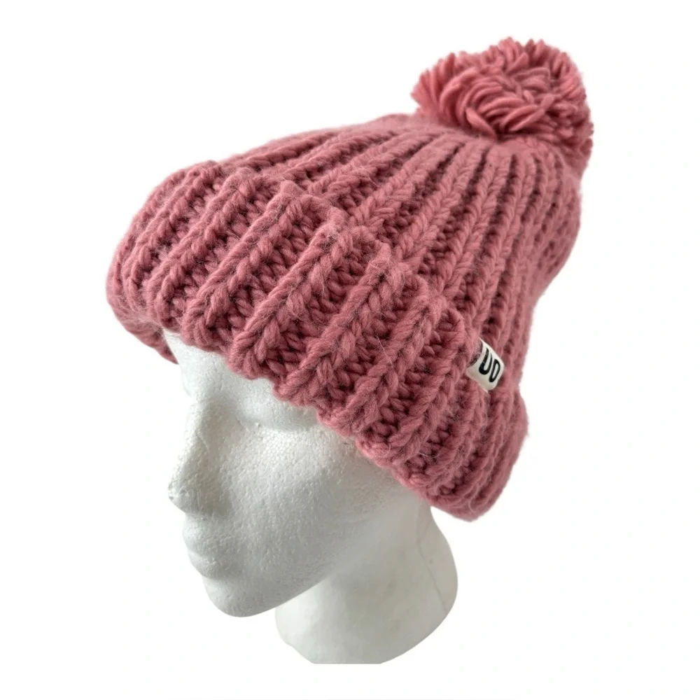 Urban Outfitters Beanie Hat Ribbed Knit Chunky Large Pom-Pom Pink Winer Cap Ski